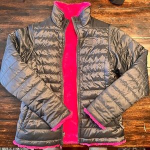 Great condition Girls north face reversible jacket. No hood, fuscia/black.